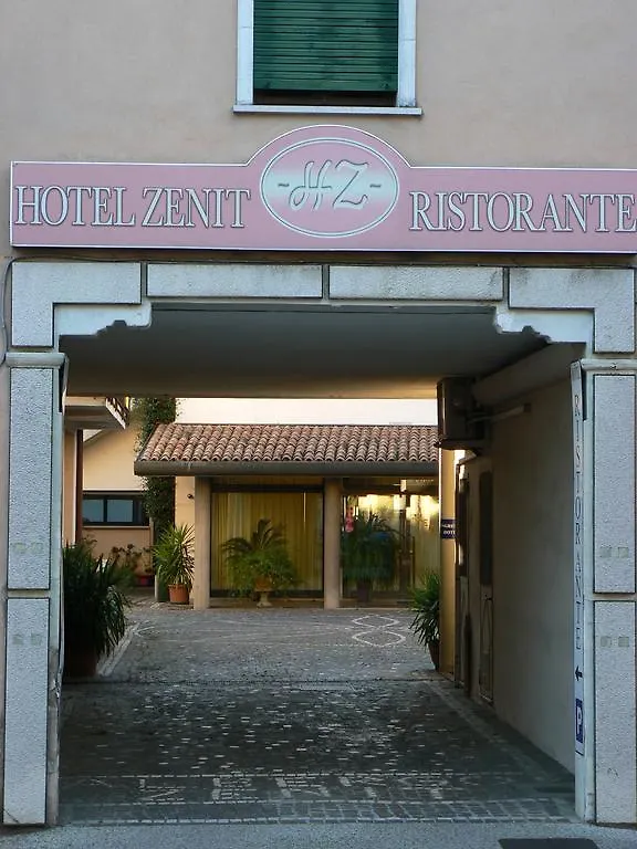 Hotel Zenit Ristorante Carmignano di Brenta 3*,  Italy