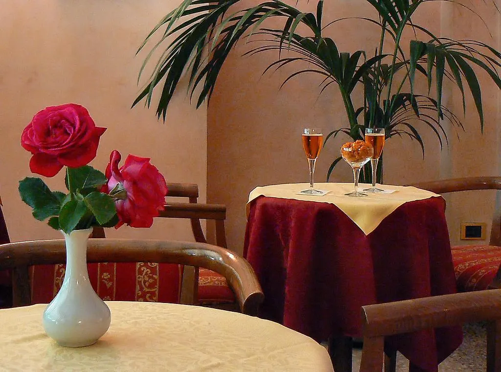 Hotel Zenit Ristorante Carmignano di Brenta 3*,  Italy